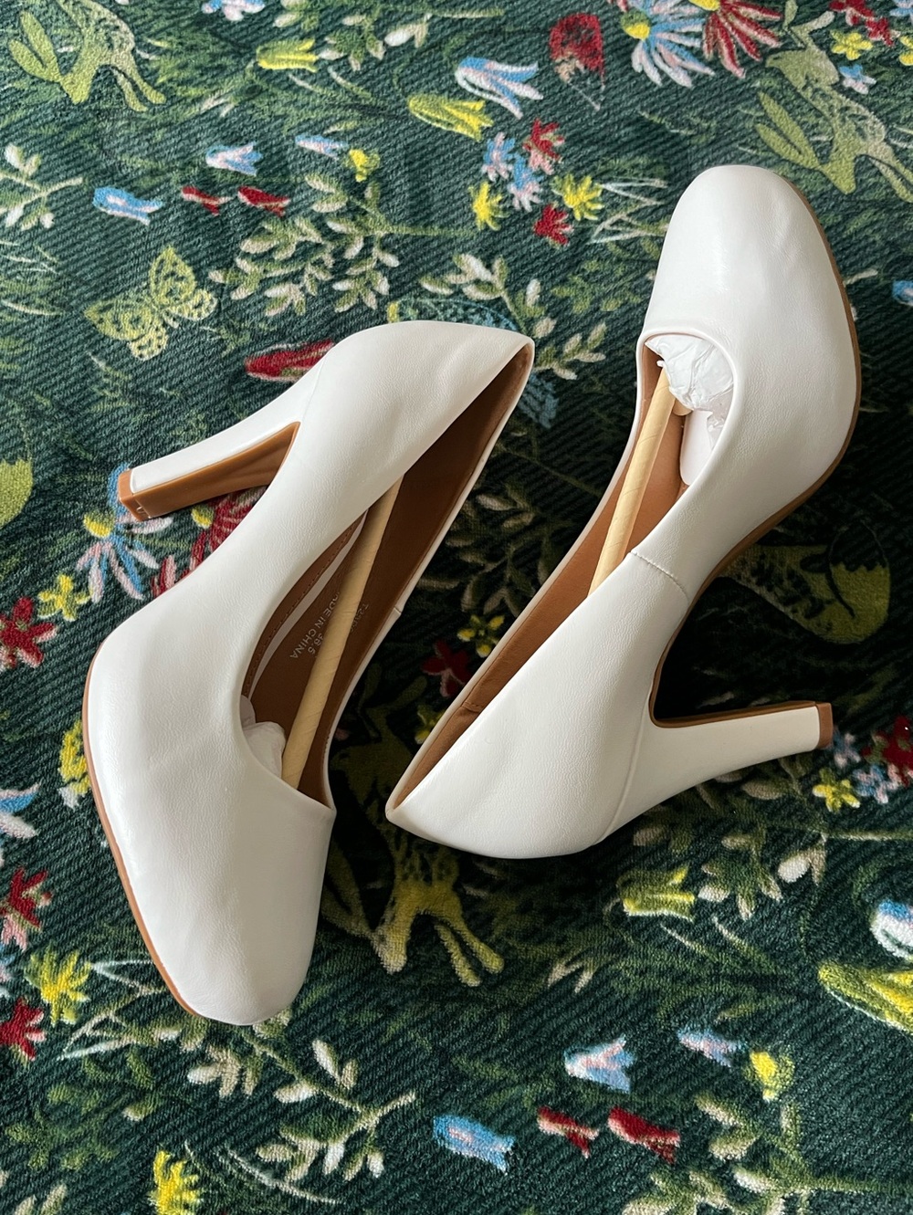 Trary White Classic Women's High Heel Pumps Size 6